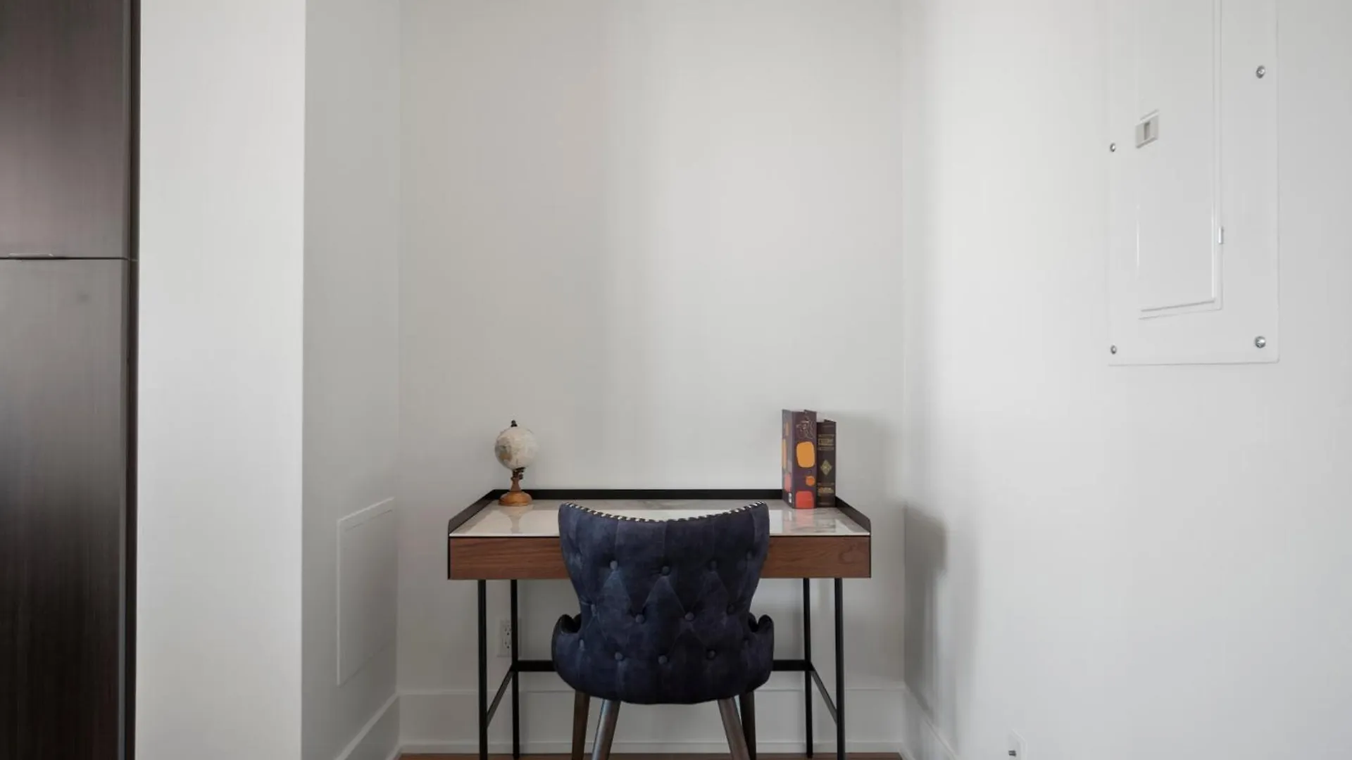 Stylish One Bedroom Suite - Entertainment District Toronto