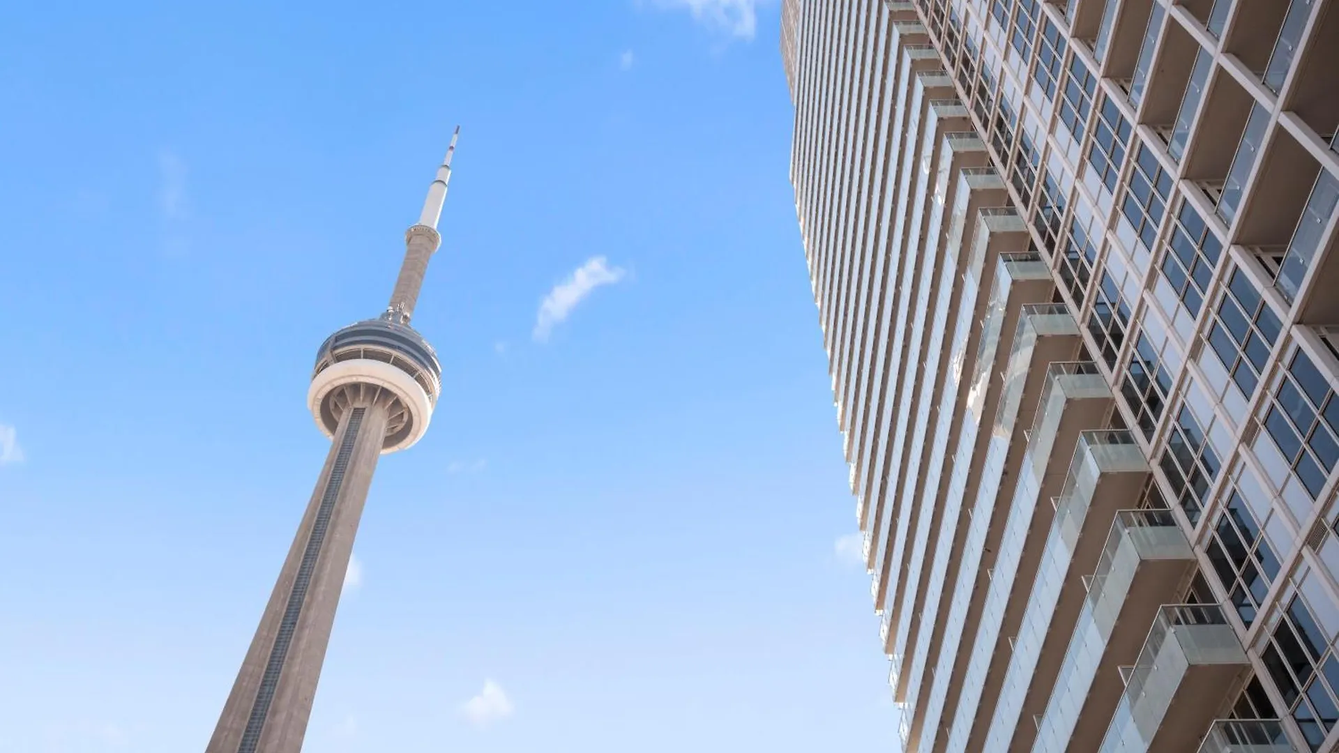 Stylish One Bedroom Suite - Entertainment District Toronto