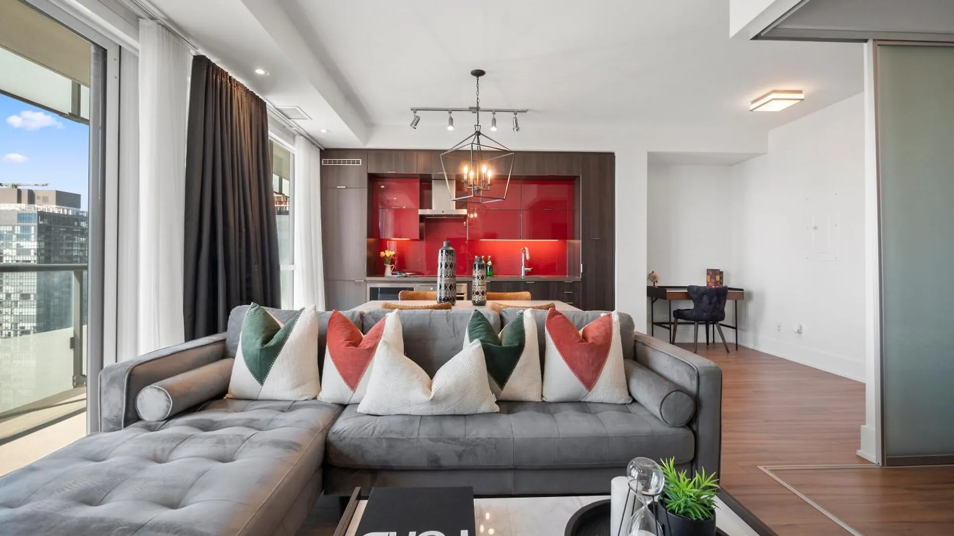 Stylish One Bedroom Suite - Entertainment District Toronto Apartment