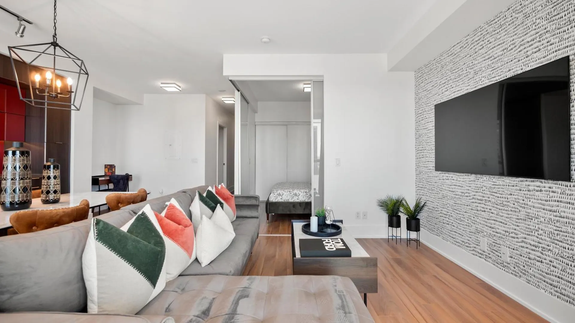 Stylish One Bedroom Suite - Entertainment District Toronto