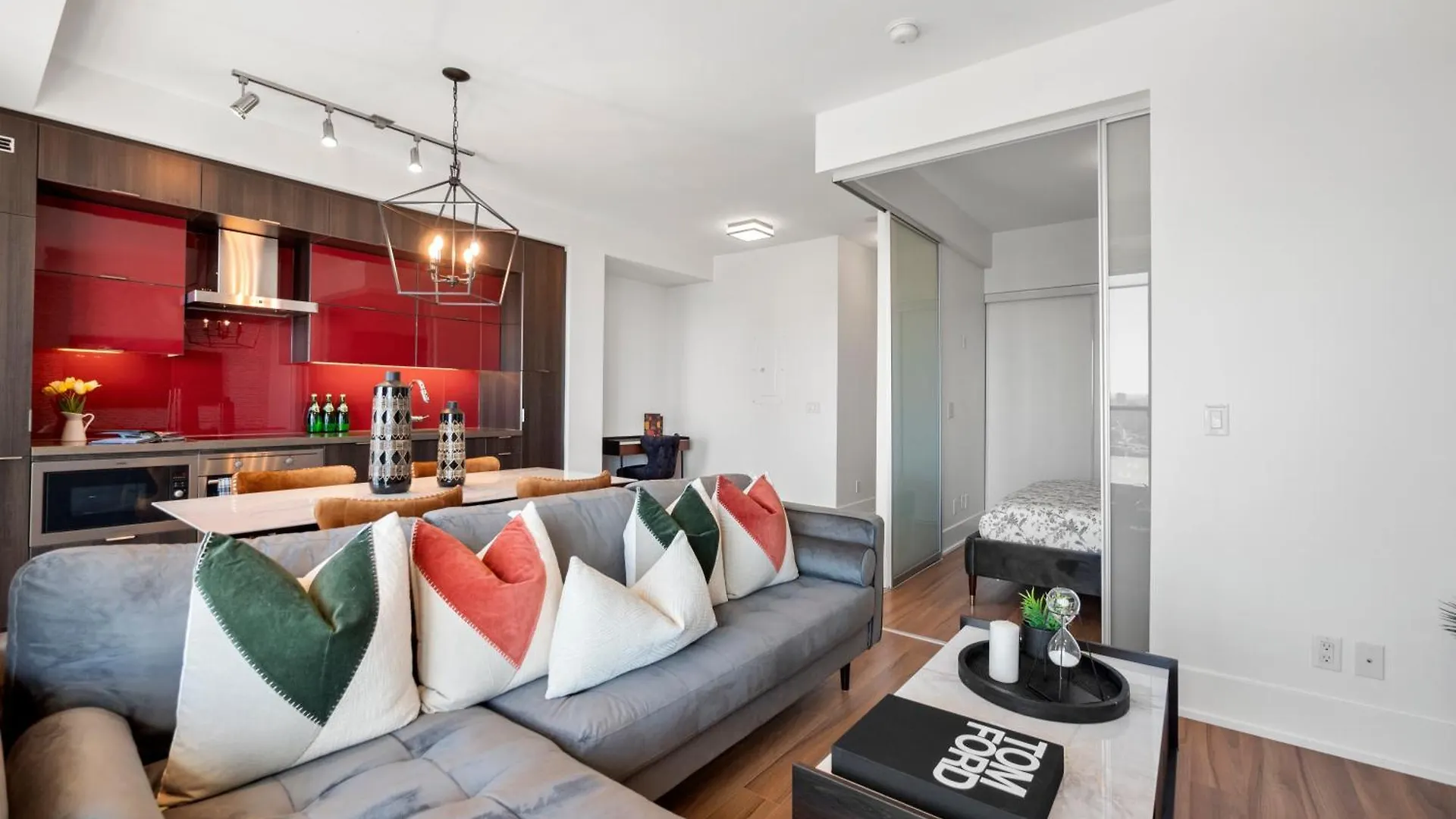 Stylish One Bedroom Suite - Entertainment District Toronto Canada