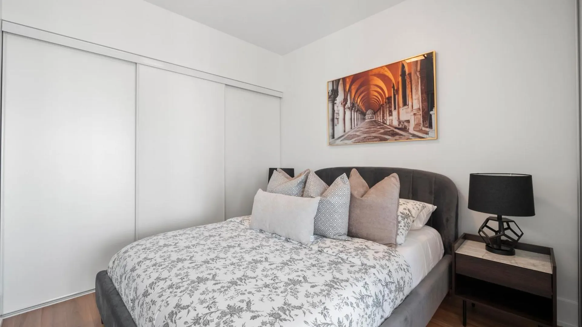 Stylish One Bedroom Suite - Entertainment District Toronto 0*,  Canada