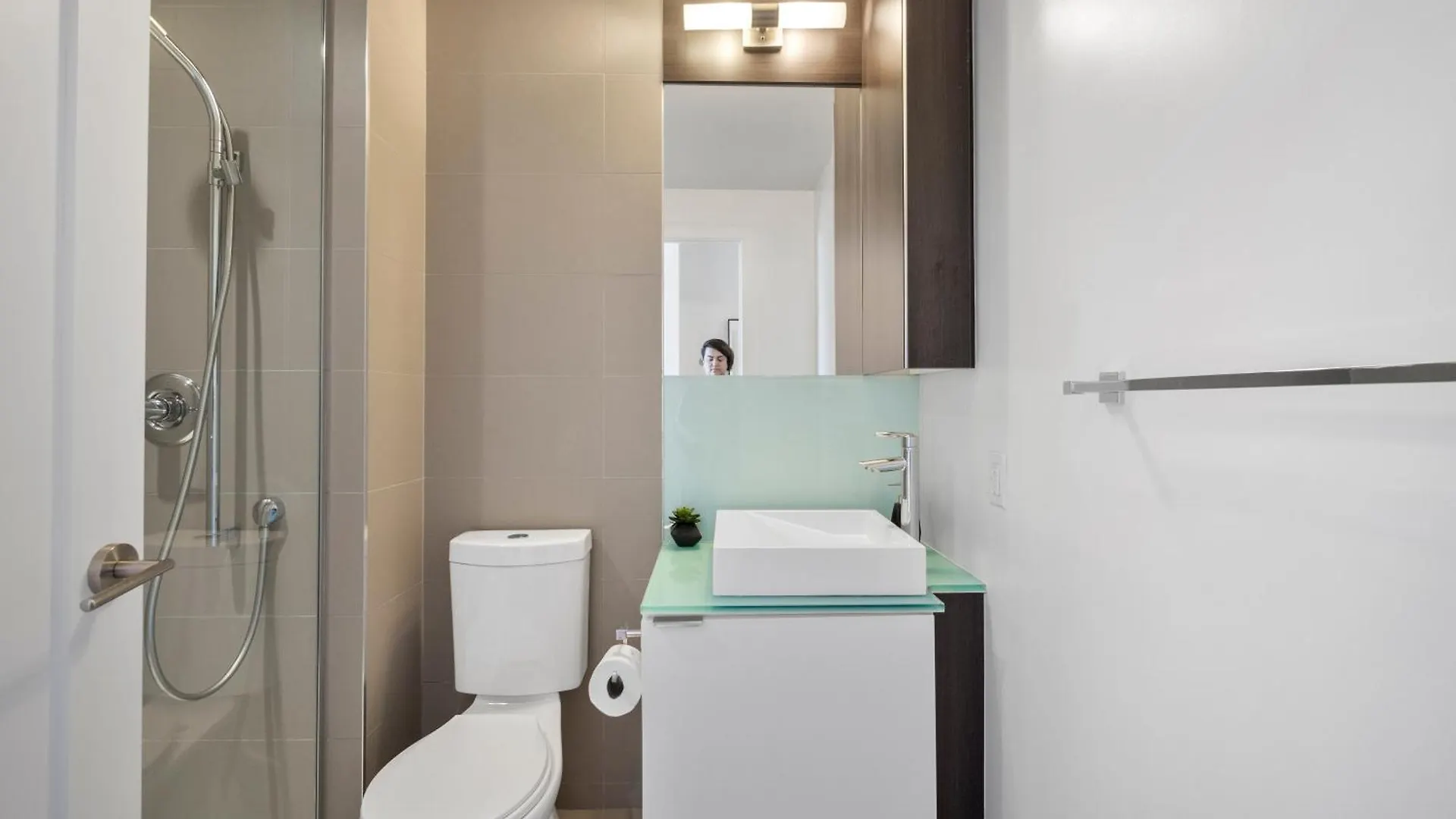 Stylish One Bedroom Suite - Entertainment District Toronto
