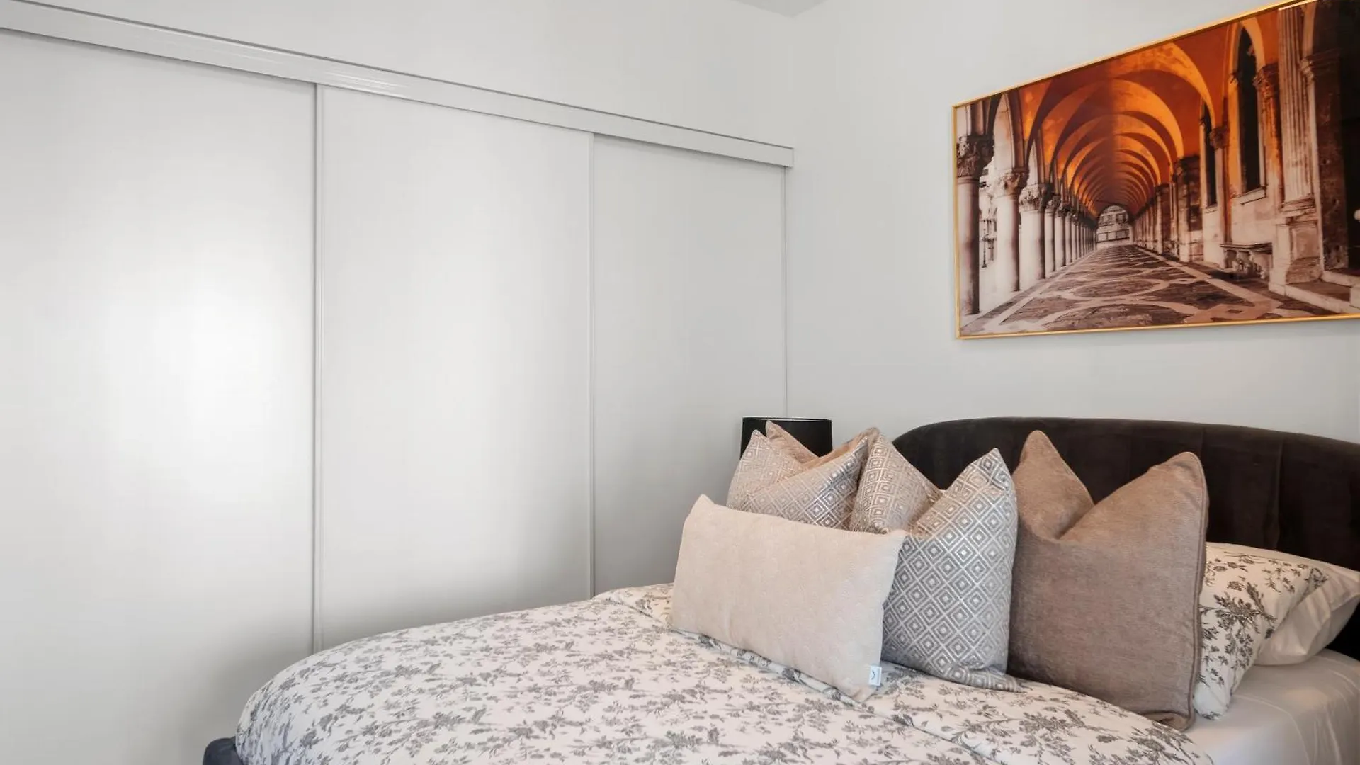 Apartment Stylish One Bedroom Suite - Entertainment District Toronto Canada